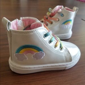 Beautiful colorful sneakers size 6 never worn